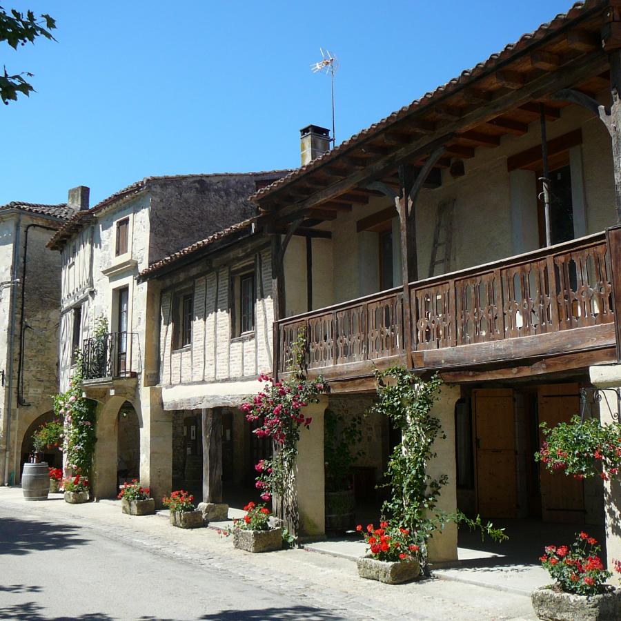 Le village de Fourcès